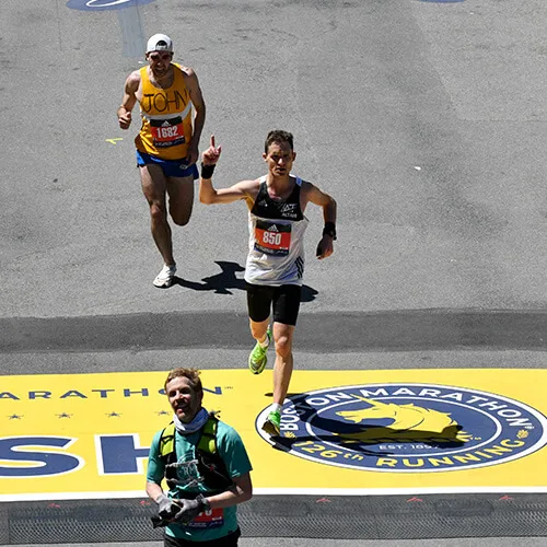 Koen Van Hamme tijdens finish Boston Marathon