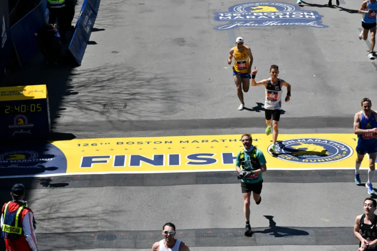 Koen Van Hamme tijdens finish Boston Marathon