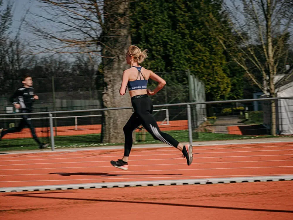 Loper op atletiekpiste